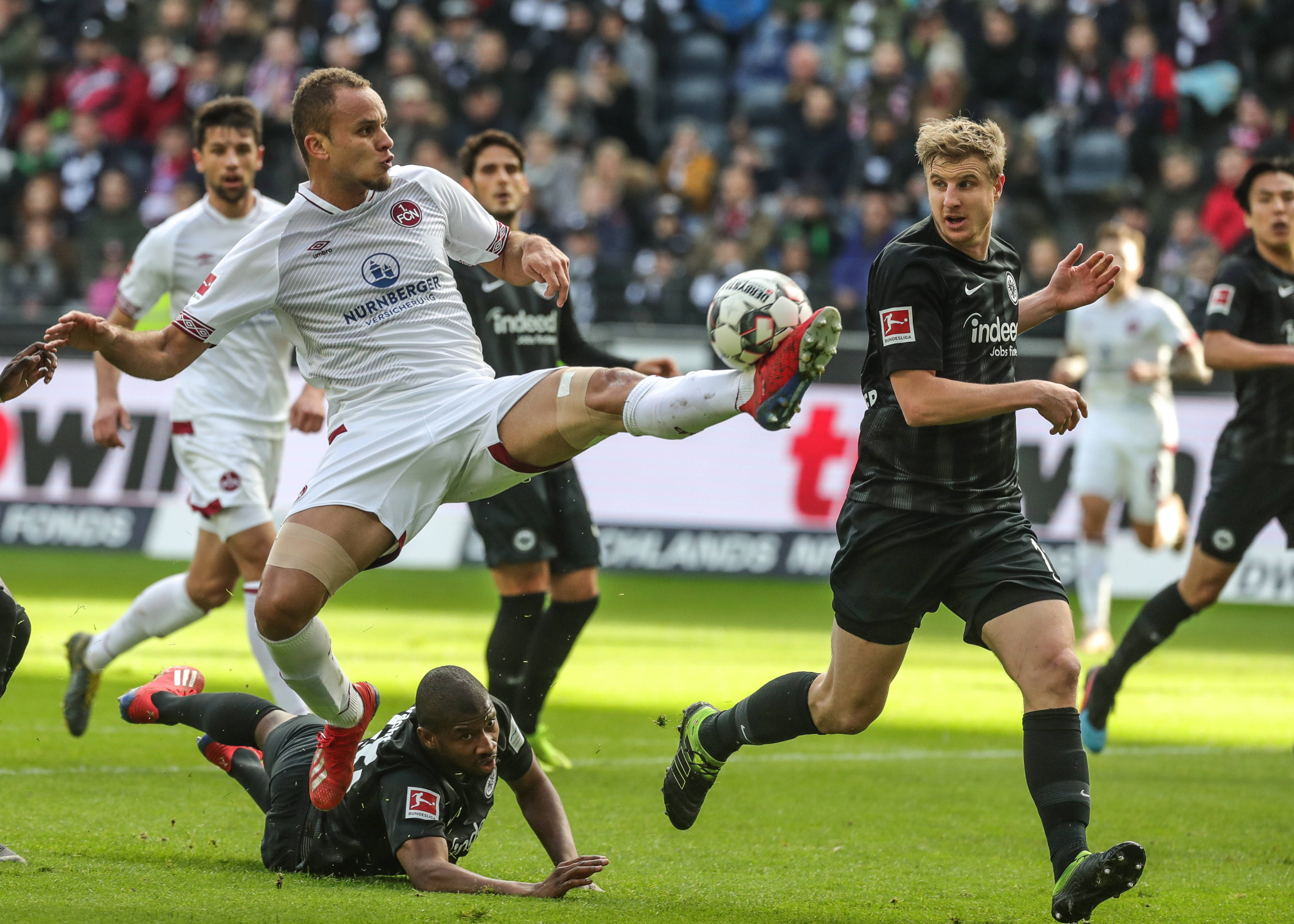 他们凭借稳 他们凭借稳