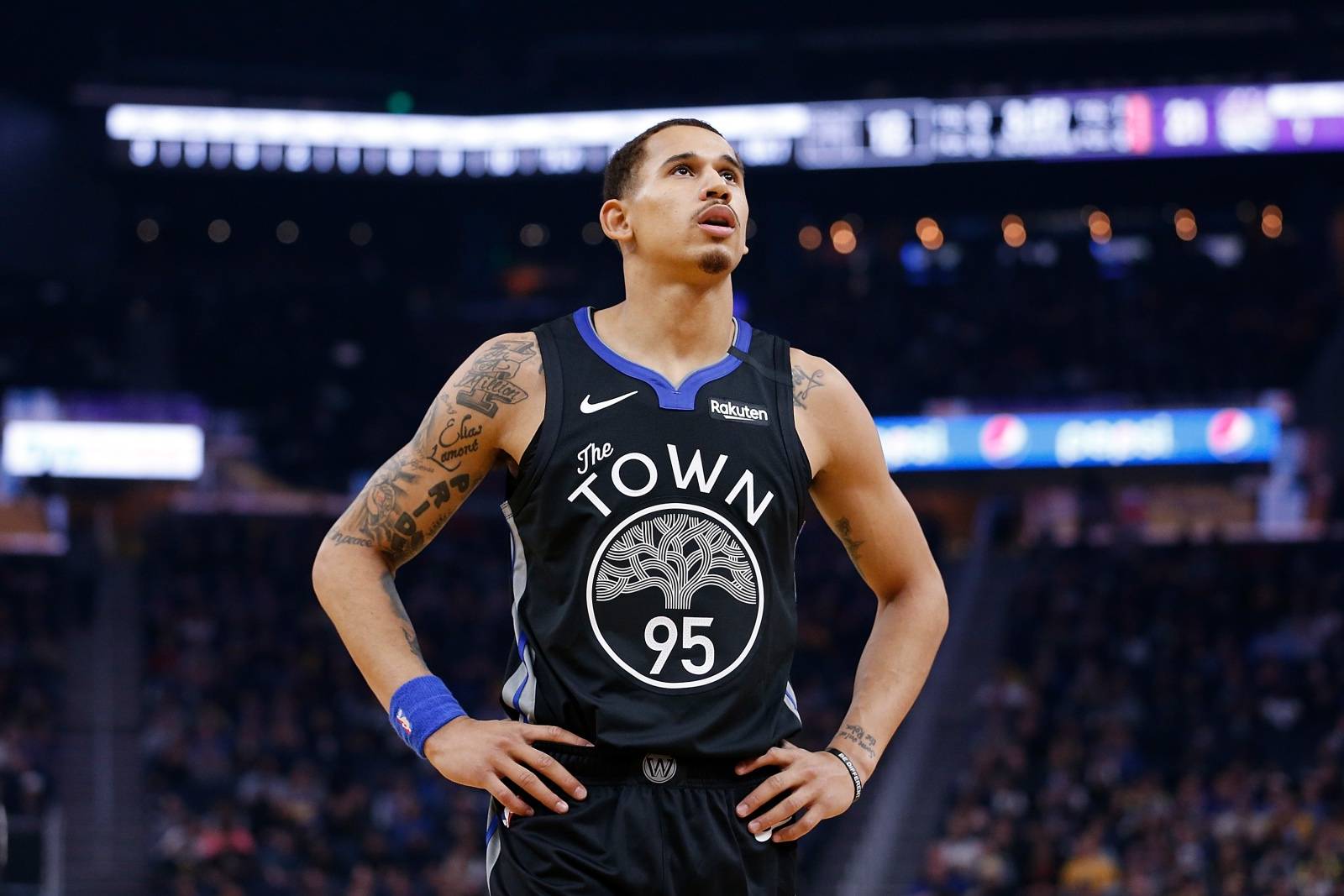 她刚刚与对 她刚刚与对