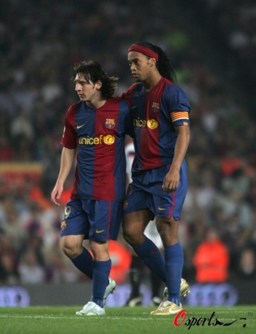 看着她在场 看着她在场