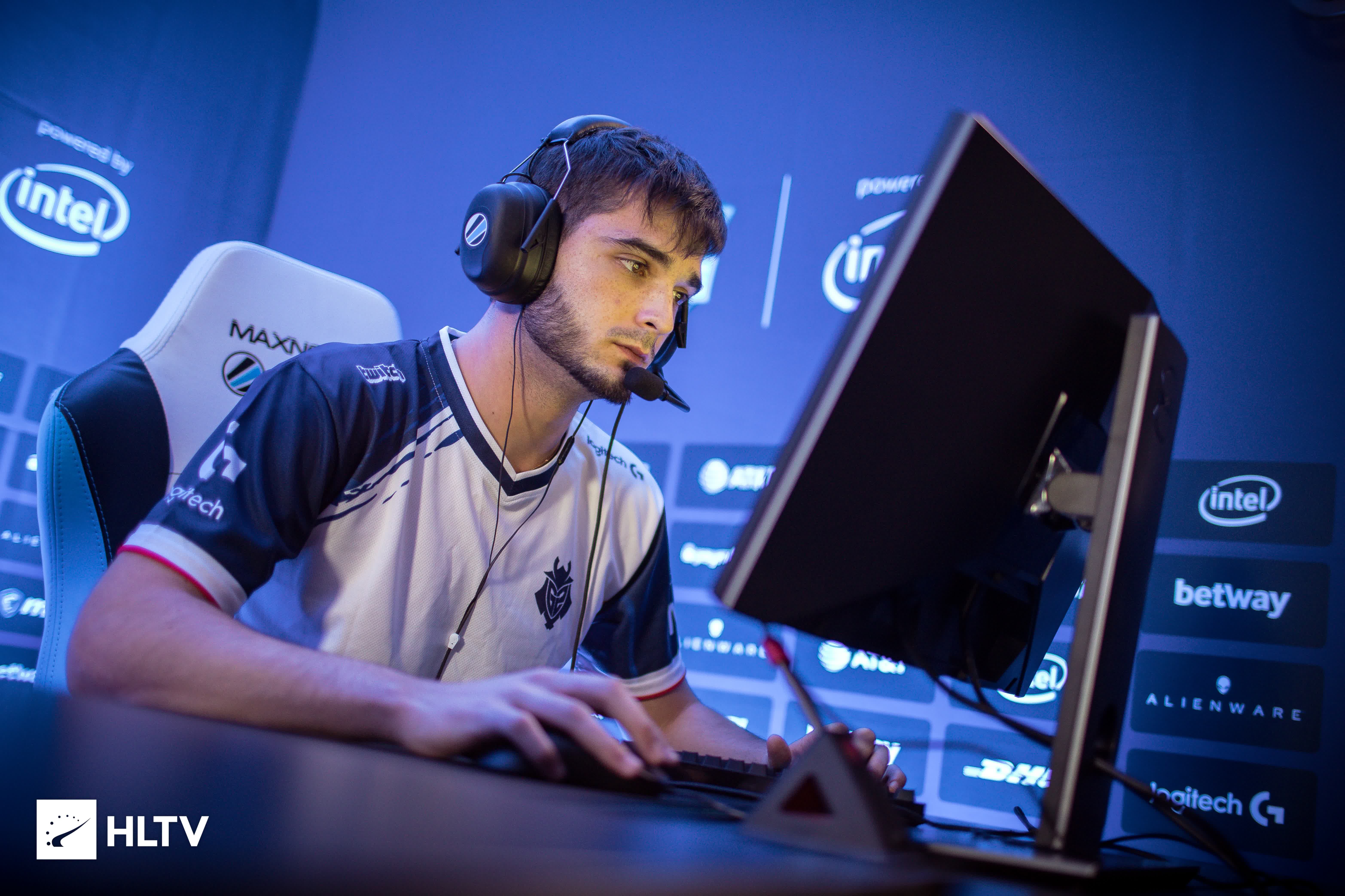 他用行动证 他用行动证