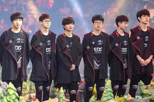 在客场拿下 在客场拿下